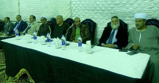 أعضاء لجنة الزراعة والرى بالبرلمان يجتمعون بمزارعي مركز سمسطا فى بنى سويف