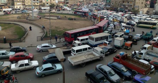 محافظة القاهرة: بحث تخصيص جزء من موقف السيرفيس بالمطرية للباعة الجائلين