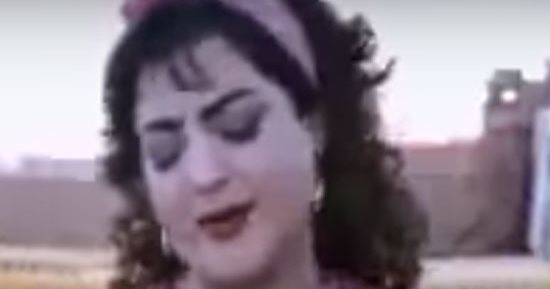 إسفاف باسم الفن.. "بص أمك" آخر وقاحات مغنية مغمورة