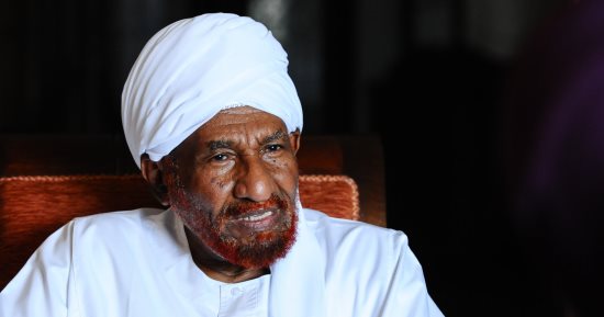 وفاة زعيم حزب الأمة السودانى الإمام الصادق المهدى بعد صراع مع فيروس كورونا