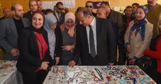 محافظ الإسكندرية يفتتح معرض السلع الغذائية ومنتجات الشباب