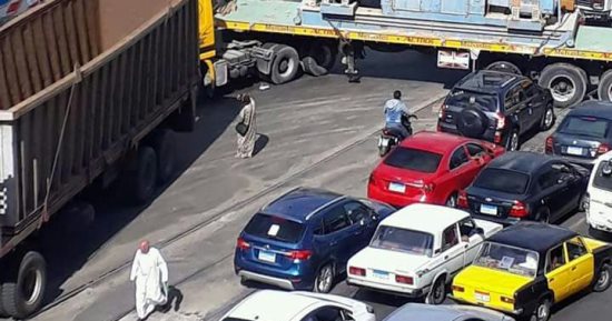 زحام مرورى أعلى كوبرى أكتوبر  إثر حادث اصطدام سيارتين ملاكى    