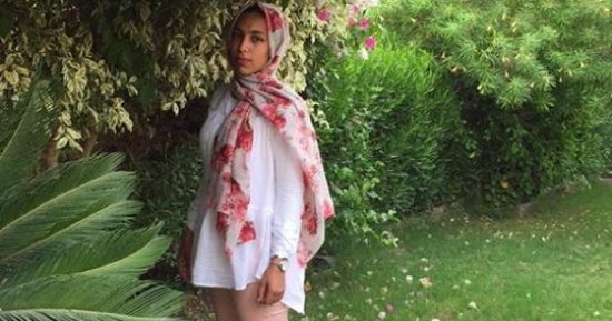"يمُن زايد".. 16 عاما وتبدع فى الرسم على كڤرات الموبايل والأكواب والأطباق