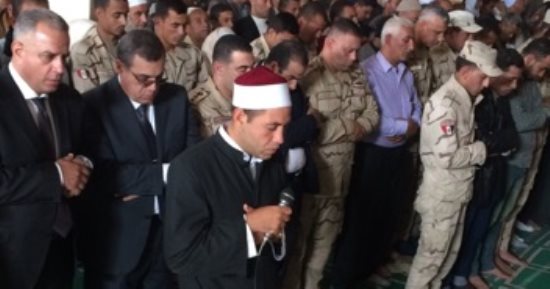 صور.. محافظ الفيوم ومدير الأمن يشيعان جنازة شهيد العريش
