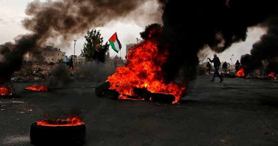 صور.. إصابات بالرصاص خلال مواجهات بين فلسطينيين وقوات الاحتلال