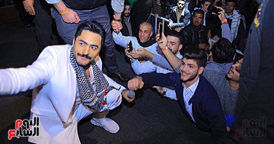 صور..حضور جماهيرى غير مسبوق فى حفل تامر حسنى بالأردن 