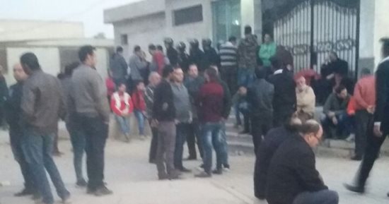 صور.. أهالى شهداء حادث كنيسة مارمينا فى انتظار خروج جثامين أبنائهم