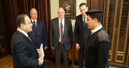 وزير الداخلية يكرم أبطال ملحمة حلوان.. ويؤكد: نقدم التضحيات من أجل الوطن