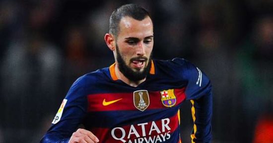 رسميا.. برشلونة يعلن انتقال أليكس فيدال إلى إشبيلية