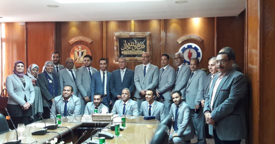محافظ السويس يكرم الفريق الفائز بمبادرة خلى الساحل ساحر لحماية كائنات البيئة