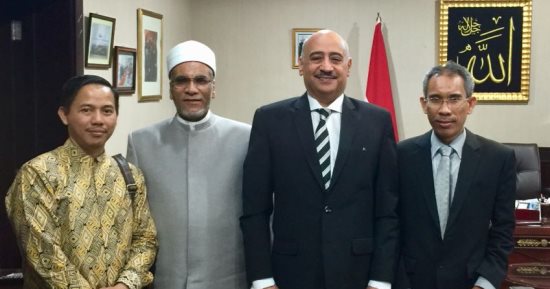 السفير المصري في إندونيسيا يستقبل عميد كلية الدراسات الإسلامية  بالأزهر