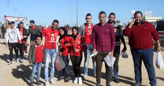 توافد جماهير الأهلى لشراء تذاكر مباراة مونانا الجابونى رغم بيعها إلكترونياً 