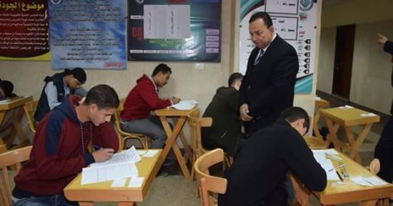 رئيس جامعة المنوفية يتفقد امتحانات الكليات 