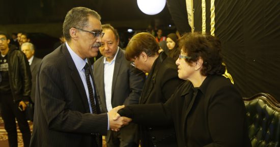 نبيل الحلفاوى وضياء رشوان وفاروق حسنى فى عزاء صلاح عيسى بـ"عمر مكرم"  (صور)