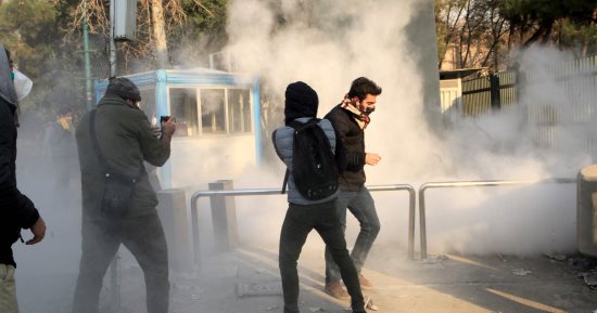 تجدد التظاهرات الإيرانية فى طهران تنديدا بالأحوال الاقتصادية 