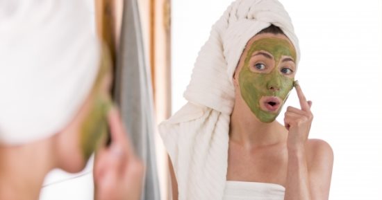 لو بتحلمى ببشرة زى النجوم.. 3 ماسكات هتجيب معاكى من الآخر