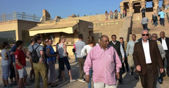 محافظ أسوان يتابع أعمال التكريك أمام مراسى معبد كوم أمبو
