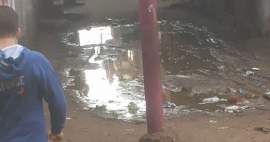 مياه الصرف الصحى تغرق شوارع قرية القبة فى الشرقية والأهالى يستغيثون