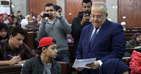 رئيس جامعة القاهرة: نتوسع فى امتحانات الـ"أوبن بوك" وفى طريقنا لتعميمها (صور)