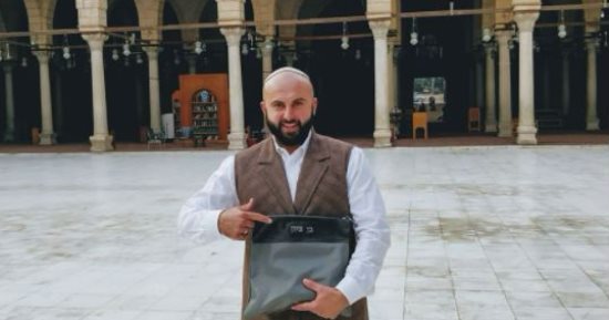 أزمة من غير لازمة.. الآثار عن دخول مدون إسرائيلى لجامع عمرو:  القانون لا يمنع