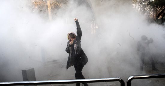 المعارضة الإيرانية: 30 قتيلا سقطوا حتى الآن بـ"ثورة الفقراء" ضد النظام