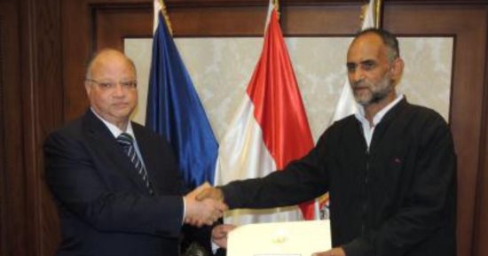 "الداخلية" تكرم صلاح الموجى بطل موقعة القبض على إرهابى حلوان