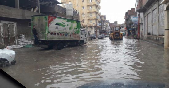 مياه الأمطار تغرق شوارع مدينة أدكو بمحافظة البحيرة