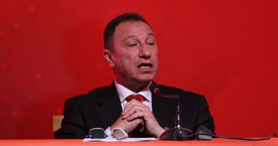 السفير المصرى فى الإمارات يطمئن على رئيس الأهلى