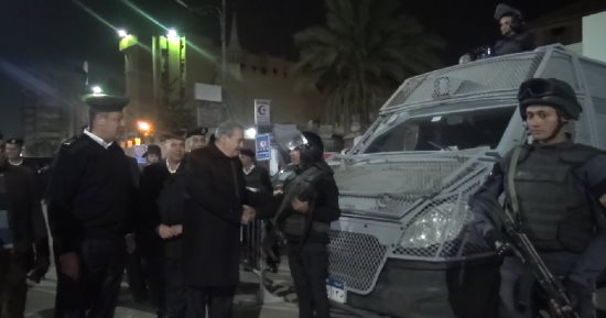 صور.. مدير أمن السويس يتفقد الخدمات الامنية بالكنائس