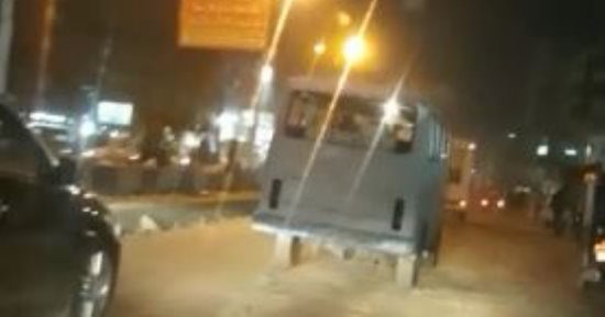 قارئ يرصد سيارة ميكروباص بدون لوحات معدنية فى شارع مسطرد بشبرا الخيمة
