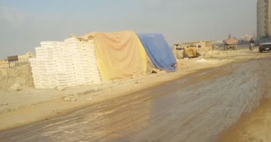 صور.. شكوى من غرق مدينة المعراج بمياه الصرف الصحى