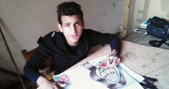 قارئ فنان يشارك "صحافة الموطن" بمجموعة من أبرز رسوماته
