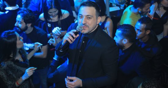 صور.. المطرب محمد دياب يتألق فى حفل كامل العدد برأس السنة