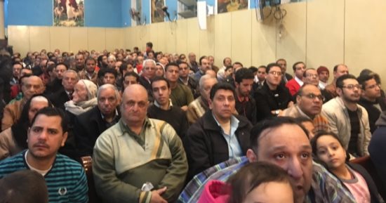 مسلمون وأقباط يحتفلون بـ"رأس السنة الميلادية" في الشوارع والميادين بأسيوط