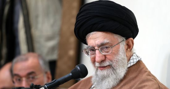 خارجية إسرائيل: "ثورة الفقراء" فى إيران تهدد نظام خامنئى بالسقوط