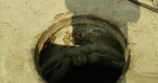 أهالى مدينة المعراج بزهراء المعادى يشكون كثرة سرقة أغطية بالوعات الصرف