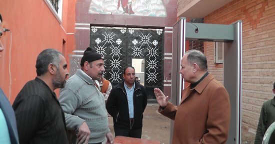 مدير أمن الجيزة يتفقد الخدمات الأمنية المعينة لتأمين الكنائس