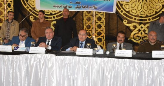 محافظ سوهاج ومدير الأمن يشهدان جلسة صلح بين عائلتين بقرية الديابات