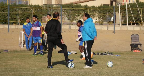 صور.. على ماهر يصحح أخطاء الأسيوطى قبل مواجهة طلائع الجيش