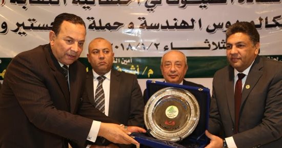 محافظ المنوفية يكرم آوائل الخريجين في العلوم الهندسية 