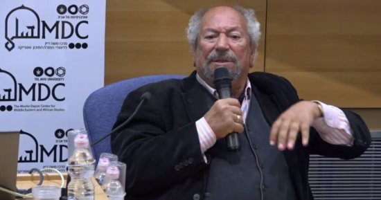 فيديو.. فلسطينيون يهاجمون سعد الدين إبراهيم بجامعة تل أبيب: "يا مطبع يا عميل"