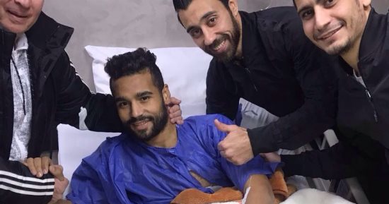 صور .. الزمالك يظهر فى زيارة لاعبى الطلائع لمعتمد محسن بالمستشفى