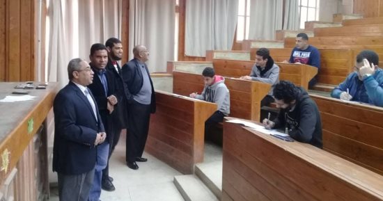 نائب رئيس جامعة الأزهر يتفقد امتحانات الفصل الدراسي الأول بفرع أسيوط