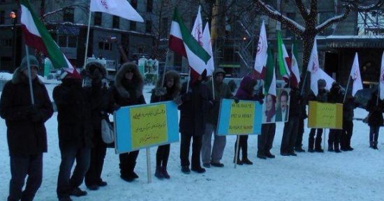 صور.. الجالية الإيرانية فى كندا تنظم مظاهرة دعما لـ"ثورة الفقراء"