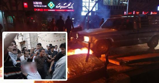 فيديو.. حصاد اليوم السادس للثورة الإيرانية.. الشرطة تخرّب الممتلكات وتتهم الثوار لامتلاك أسباب القمع.. مقاطع مصورة تظهر عناصر الأمن يحطمون زجاج السيارات.. وشعار الموت لـ"خامنئى" يقود مسيرات الشعب