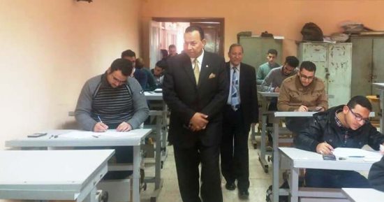 رئيس جامعة المنوفية يتفقد امتحانات كلية الهندسة الإلكترونية