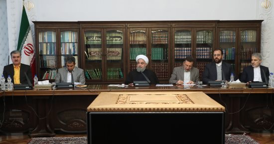 ننشر صور اجتماع حسن روحانى وأعضاء البرلمان لبحث حلول مواجهة انتفاضة الفقراء