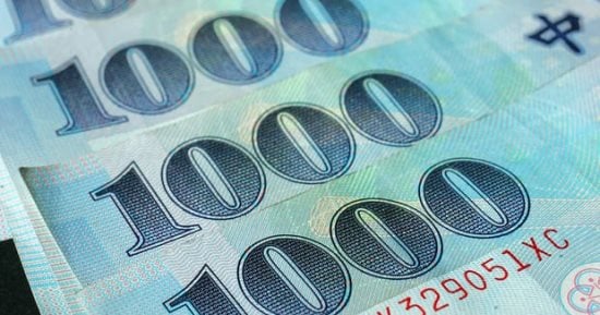 ضبط تاجر عملة وبحوزته 6 آلاف يورو و251 دولار أمريكى بالزيتون