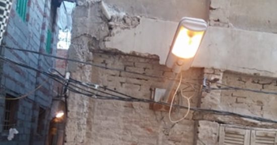 بالصور .. إنارة أعمدة الكهرباء نهاراً فى الظاهرية بالإسكندرية