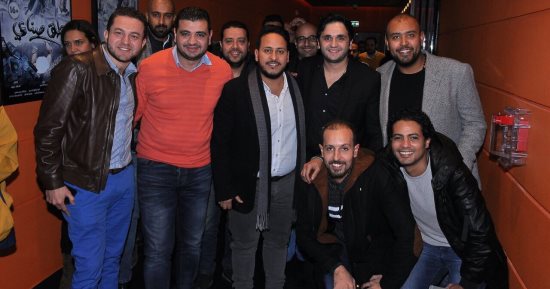 صور.. كريم عفيفى يحضر العرض الخاص لـ"طلق صناعى" لتهنئه أبطال الفيلم